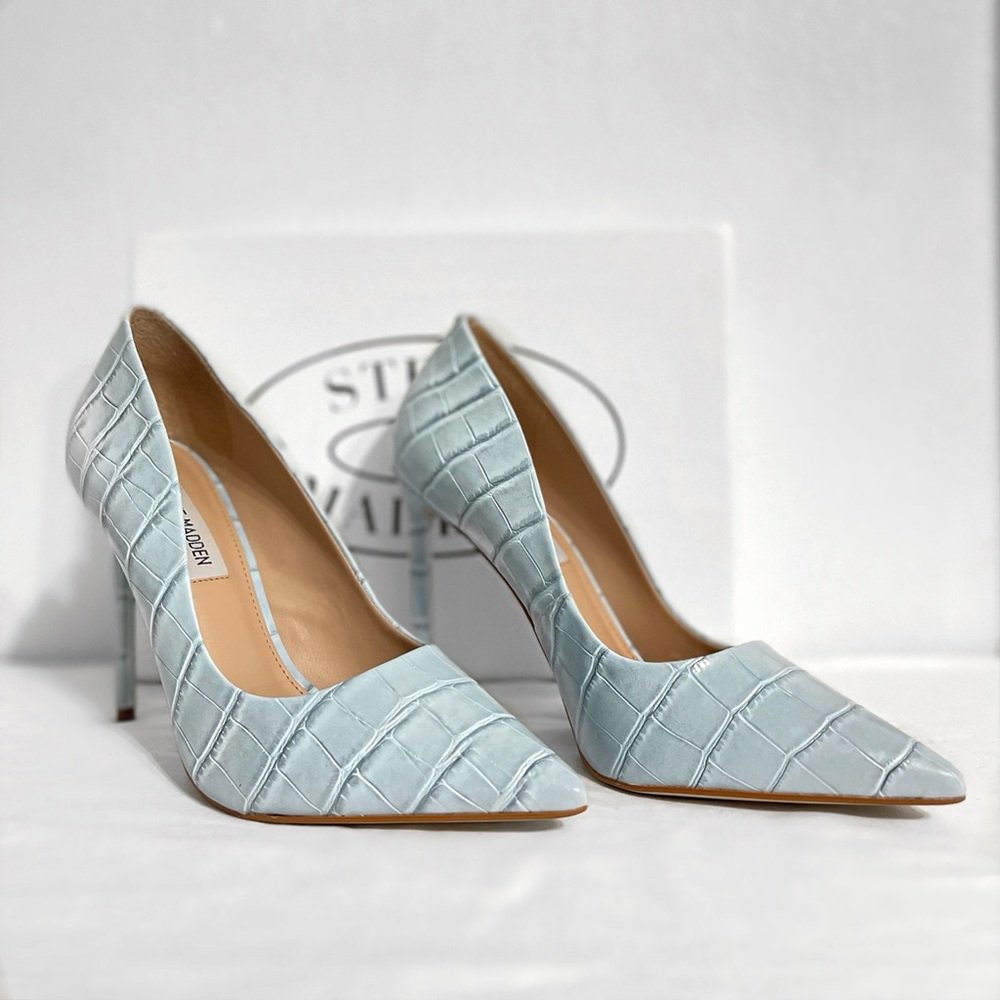 Steve Madden Crocodile Blue Pumps
